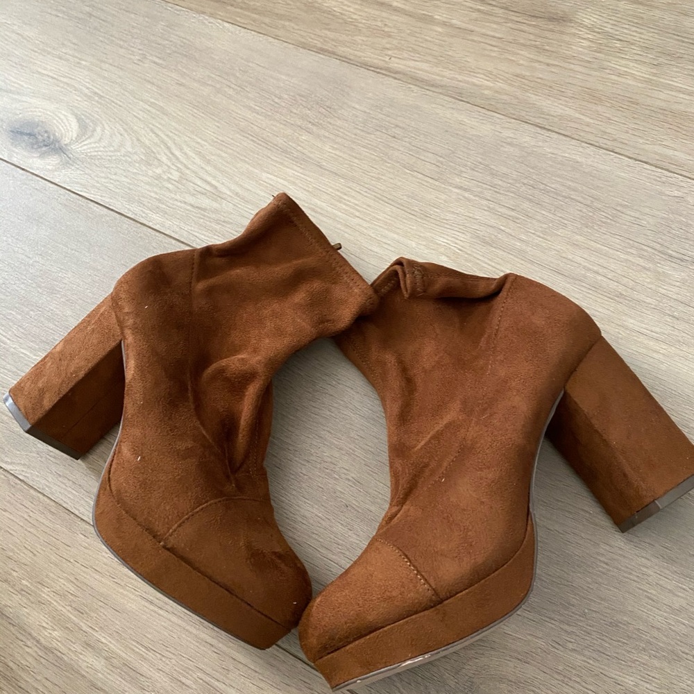 Boots brand new ❤️❤️🦋🦋